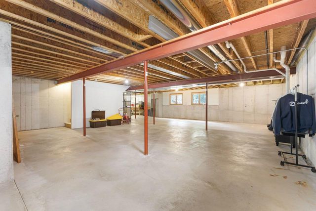 707 COUNTY ROAD V, Fond Du Lac, WI 54935