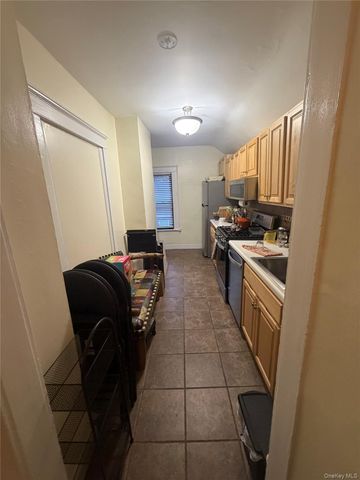 51 Parkway Road 3, Bronxville, NY 10708