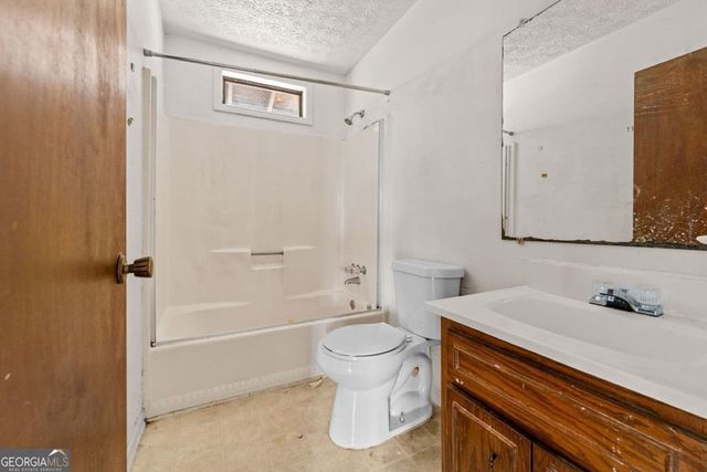 1043 Ascot Court, Riverdale, GA 30296