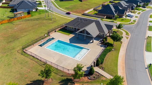 14521 Rochefort Lane, Yukon, OK 73099