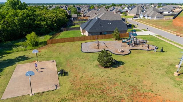 14521 Rochefort Lane, Yukon, OK 73099