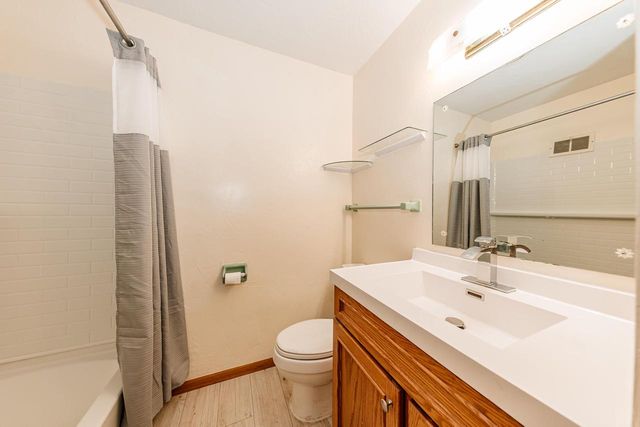 N78W16300 Carl Ross DRIVE, Menomonee Falls, WI 53051