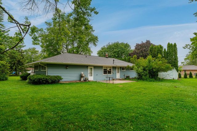 N78W16300 Carl Ross DRIVE, Menomonee Falls, WI 53051