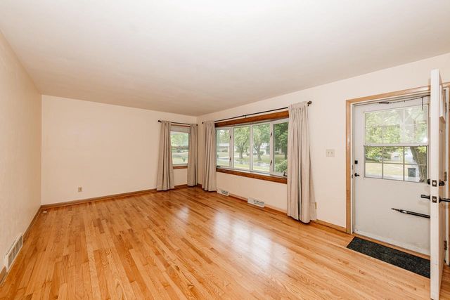 N78W16300 Carl Ross DRIVE, Menomonee Falls, WI 53051