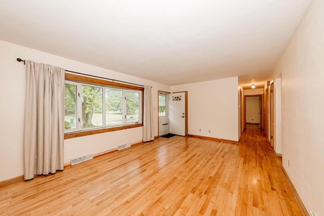 N78W16300 Carl Ross DRIVE, Menomonee Falls, WI 53051