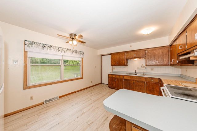 N78W16300 Carl Ross DRIVE, Menomonee Falls, WI 53051