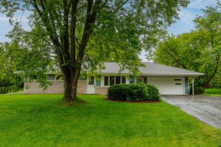 N78W16300 Carl Ross DRIVE, Menomonee Falls, WI 53051