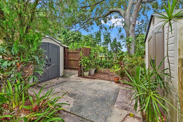 3906 Kewanee Road, Lake Worth, FL 33462