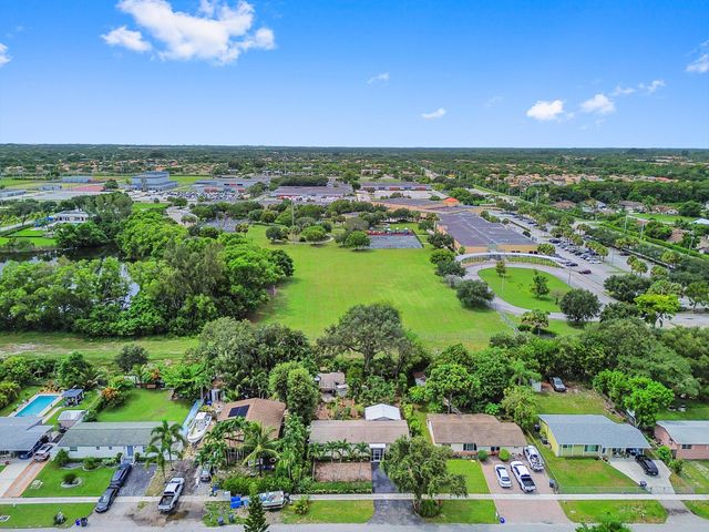 3906 Kewanee Road, Lake Worth, FL 33462