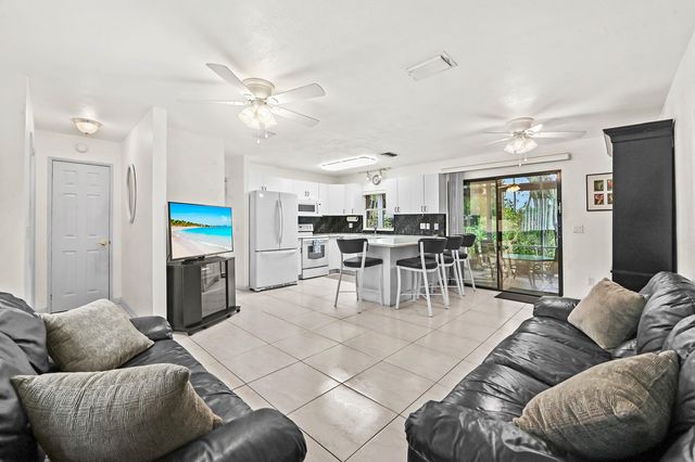 3906 Kewanee Road, Lake Worth, FL 33462
