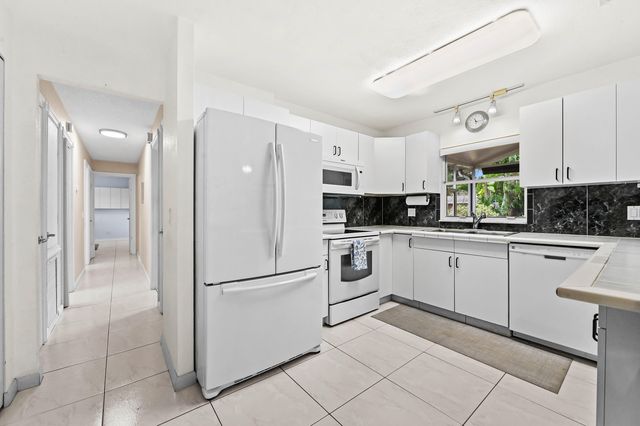 3906 Kewanee Road, Lake Worth, FL 33462