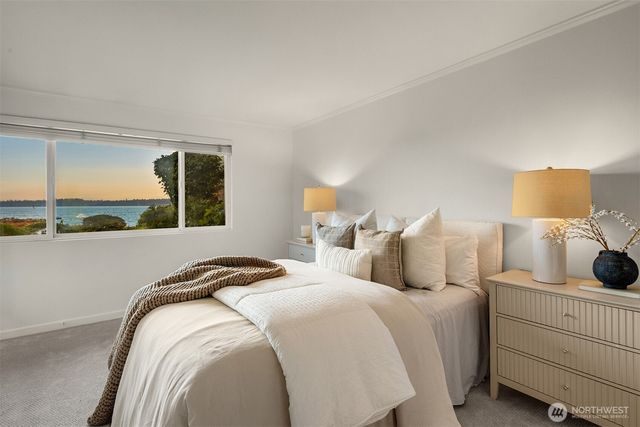 6620 Lake Washington Boulevard NE #101, Kirkland, WA 98033