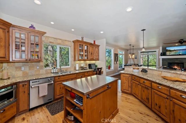 1036 Sandalwood, Lake Arrowhead, CA 92352