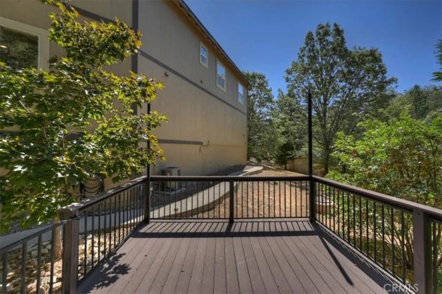 1036 Sandalwood, Lake Arrowhead, CA 92352