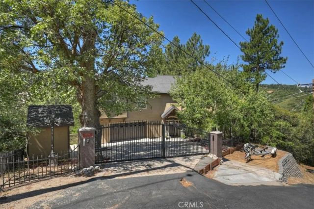 1036 Sandalwood, Lake Arrowhead, CA 92352