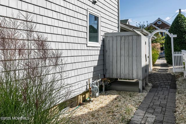 233 Curtis Point Drive, Mantoloking, NJ 08738