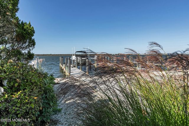 233 Curtis Point Drive, Mantoloking, NJ 08738