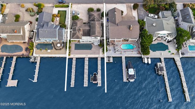 233 Curtis Point Drive, Mantoloking, NJ 08738