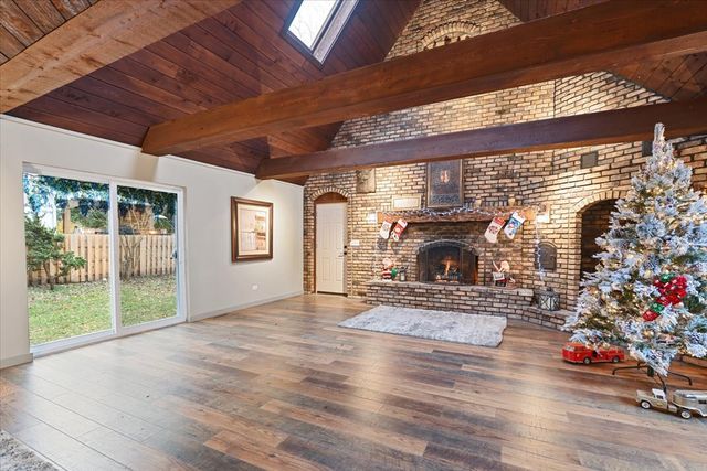 27 Maple Avenue, Lake Zurich, IL 60047