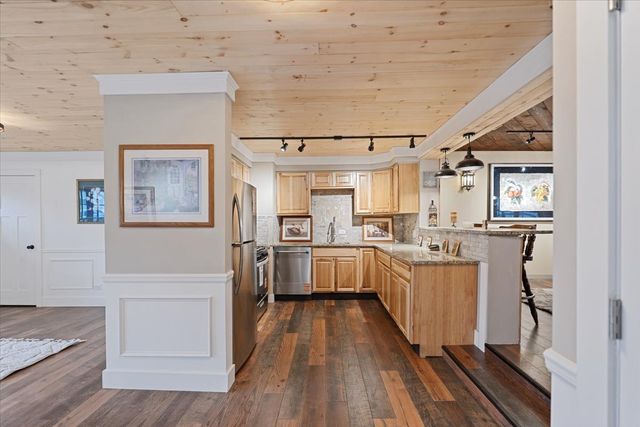 27 Maple Avenue, Lake Zurich, IL 60047