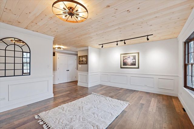 27 Maple Avenue, Lake Zurich, IL 60047