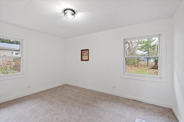 27 Maple Avenue, Lake Zurich, IL 60047