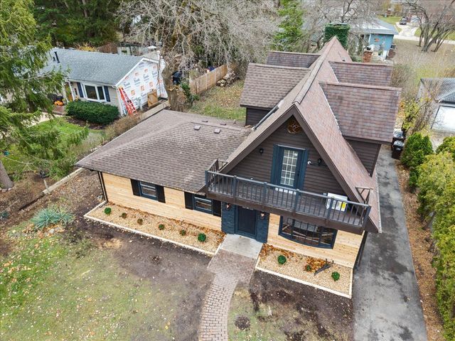 27 Maple Avenue, Lake Zurich, IL 60047