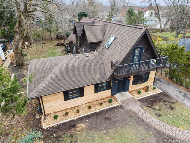 27 Maple Avenue, Lake Zurich, IL 60047