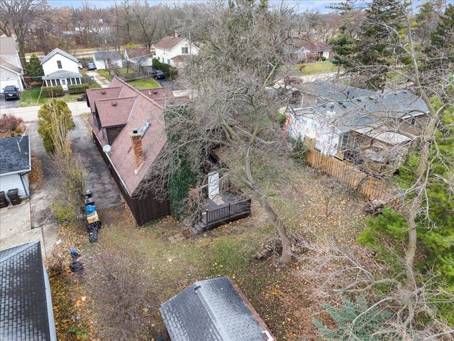 27 Maple Avenue, Lake Zurich, IL 60047