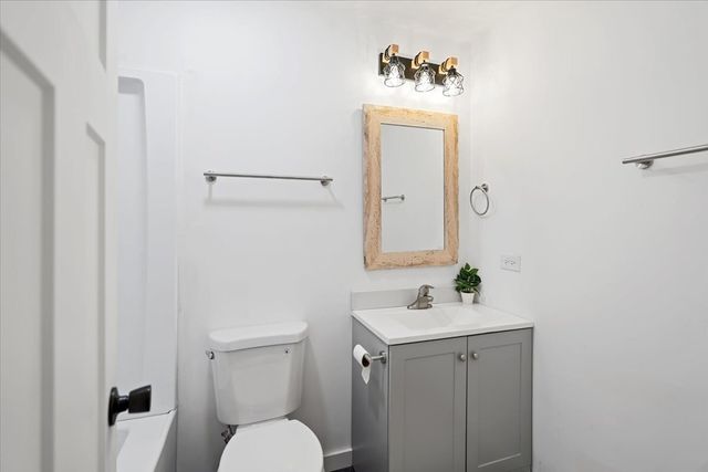 27 Maple Avenue, Lake Zurich, IL 60047