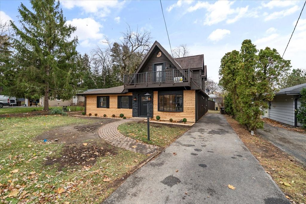 27 Maple Avenue, Lake Zurich, IL 60047