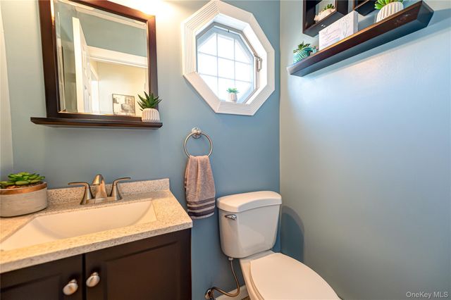 869 Udall Road, West Islip, NY 11795