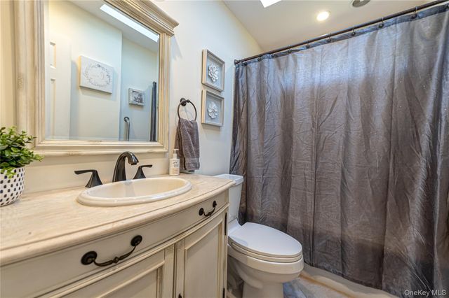 869 Udall Road, West Islip, NY 11795