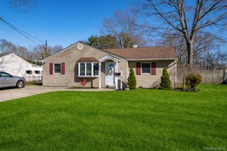 869 Udall Road, West Islip, NY 11795