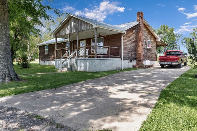 111 School St, Cumberland Furnace, TN 37051