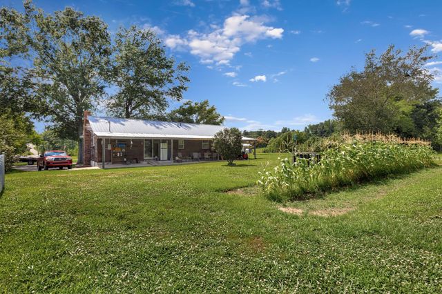 111 School St, Cumberland Furnace, TN 37051