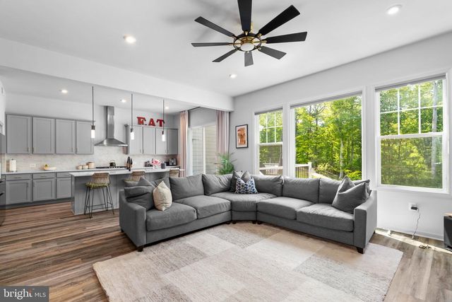 18140 MOSS GARDEN RD, Dumfries, VA 22026
