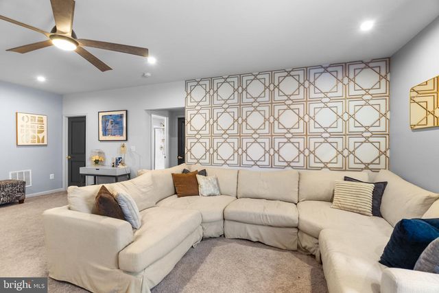 18140 MOSS GARDEN RD, Dumfries, VA 22026
