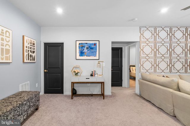 18140 MOSS GARDEN RD, Dumfries, VA 22026