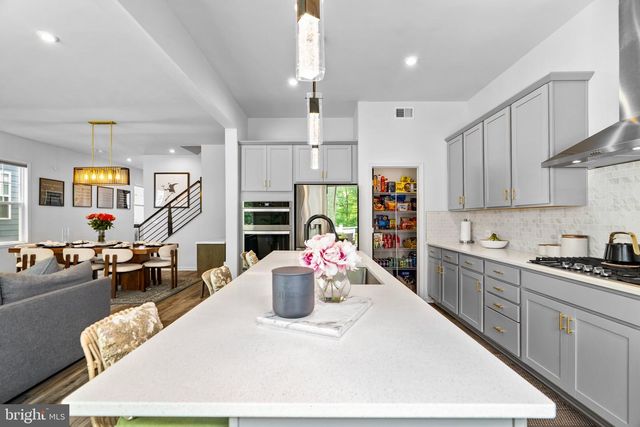 18140 MOSS GARDEN RD, Dumfries, VA 22026