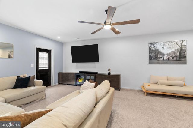 18140 MOSS GARDEN RD, Dumfries, VA 22026