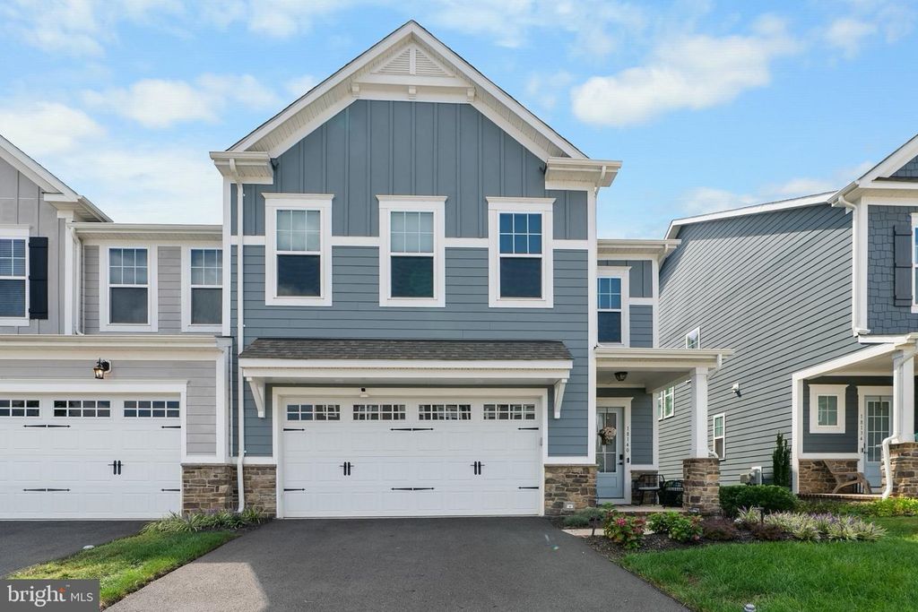 18140 MOSS GARDEN RD, Dumfries, VA 22026