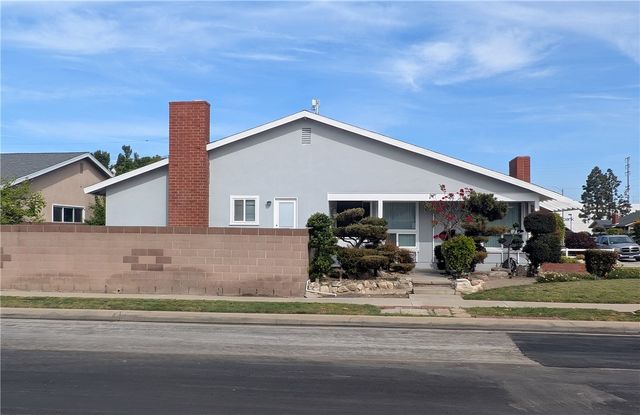 18426 Manhattan Place, Torrance, CA 90504