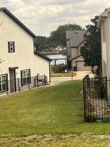 112 Capetown Circle, Conroe, TX 77356