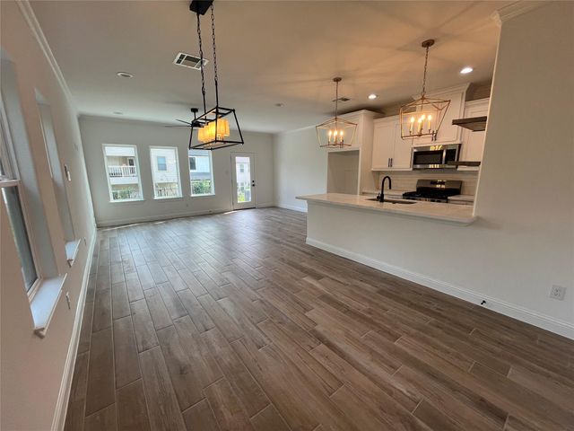 112 Capetown Circle, Conroe, TX 77356