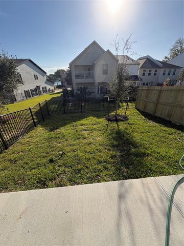 112 Capetown Circle, Conroe, TX 77356