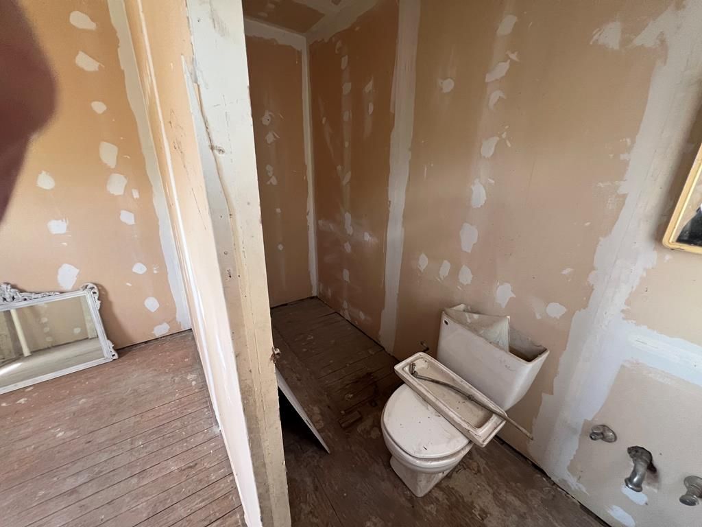 Image 4 of property listing at 113 E 9th St, San Angelo, TX 76903