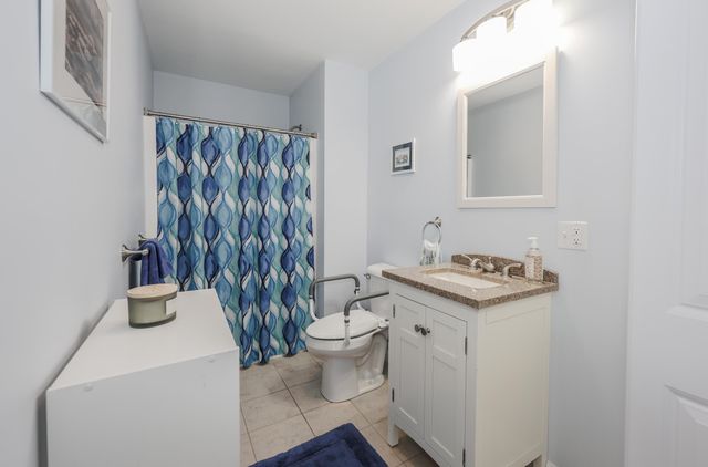 20 Bruins Lane, Raymond, NH 03077