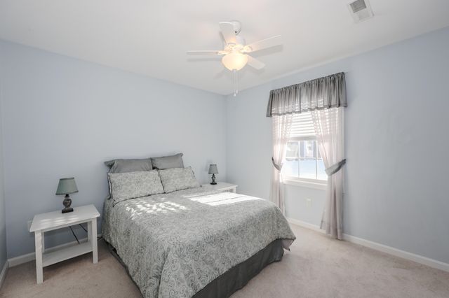 20 Bruins Lane, Raymond, NH 03077