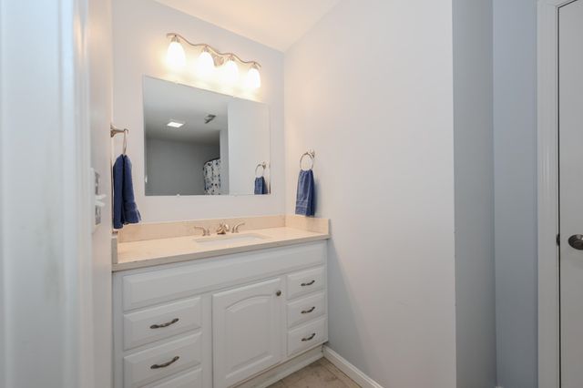 20 Bruins Lane, Raymond, NH 03077